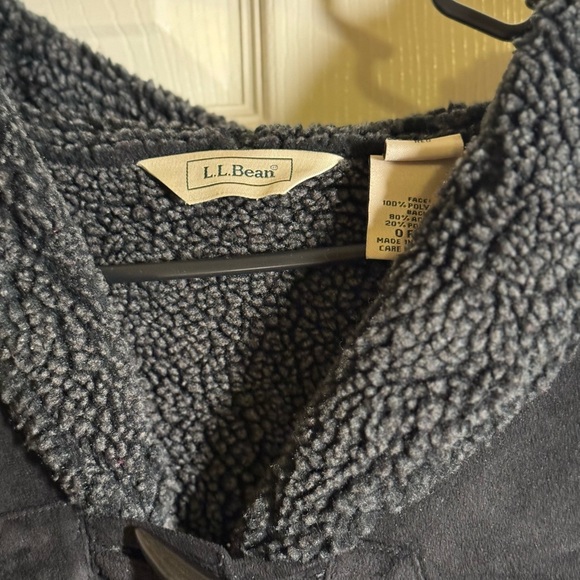 L.L. Bean black Fleece-Lined Heavy Warm Hooded Jacket - Picture 2 of 7